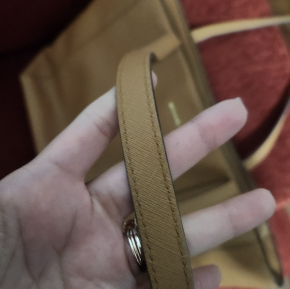 Michael Kors Extra Large Tote Purse - Picture 9 of 11